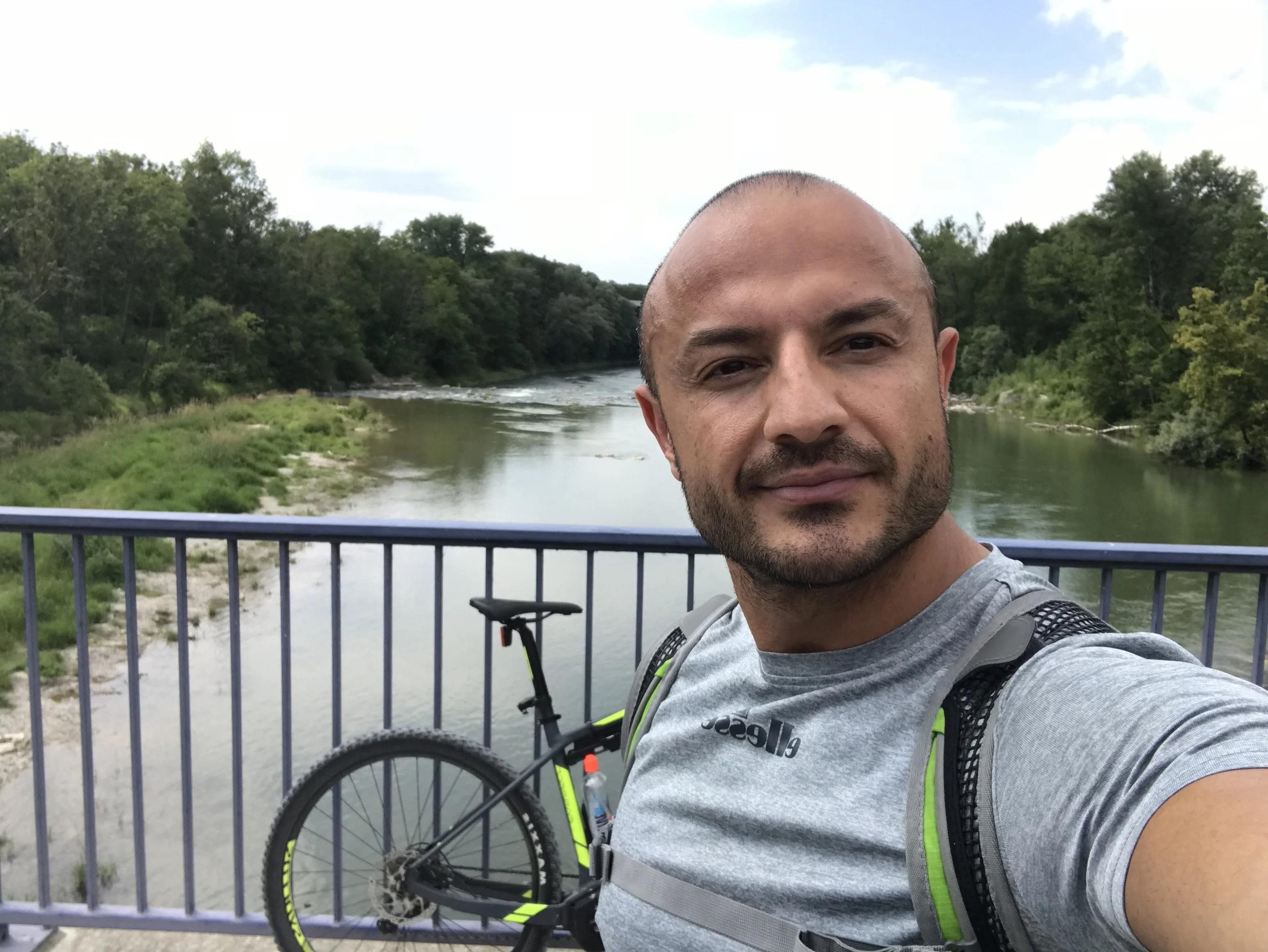 Eddy beim Mountainbiken